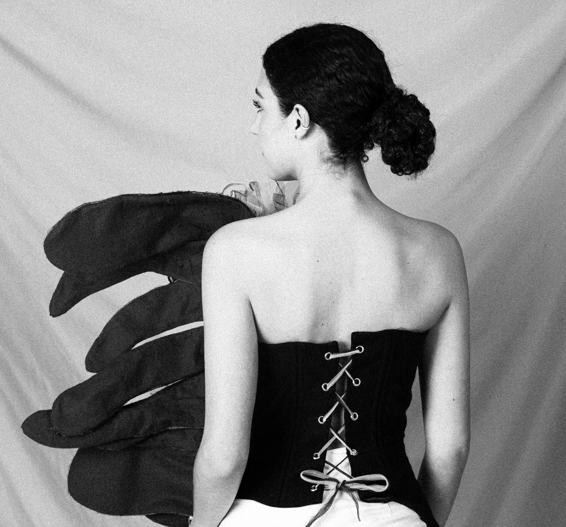 Wayta — espalda del corset con cordonado